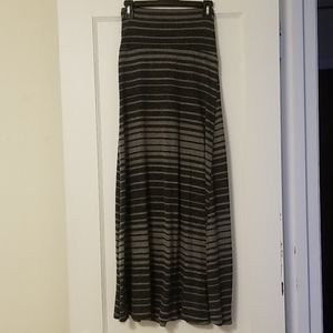 Grey floor legnth maxi skirt